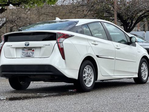 Used 2016 Toyota Prius Four w/ Advanced Technology Package image 4