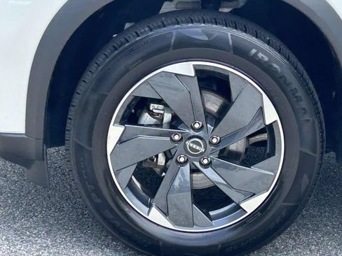 Used 2025 Nissan Rogue SV AWD/4WD image 9