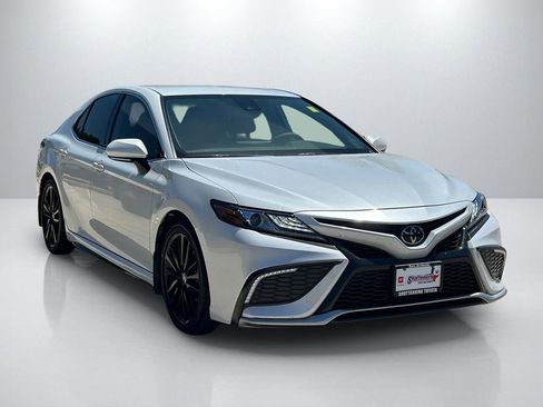 Used 2024 Toyota Camry XSE FWD image 3