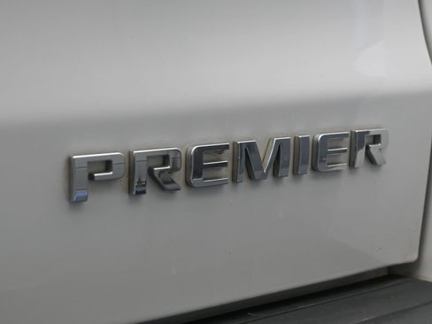 Used 2020 Chevrolet Suburban Premier w/ Premier Plus Edition image 31