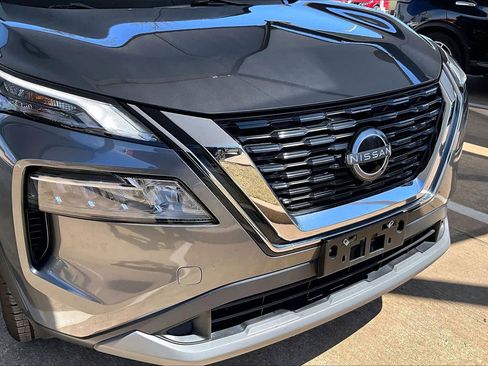 Used 2023 Nissan Rogue SV image 27