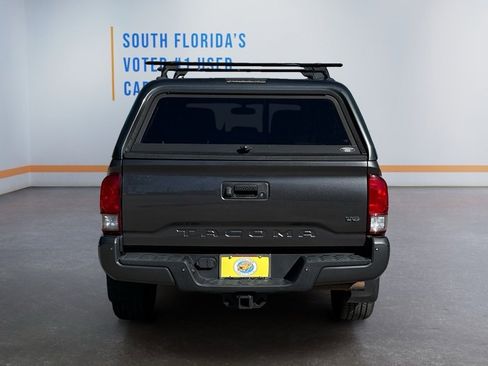 Used 2016 Toyota Tacoma TRD Sport image 4