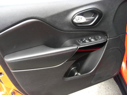 Used 2021 Jeep Cherokee Latitude Plus w/ Sun & Sound Group image 23