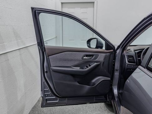 Used 2023 Nissan Rogue SV image 11