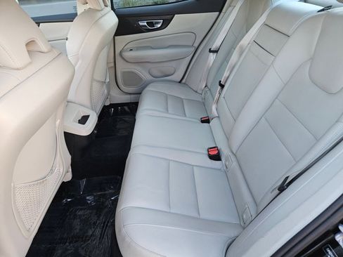 Used 2019 Volvo S60 T5 Momentum image 17