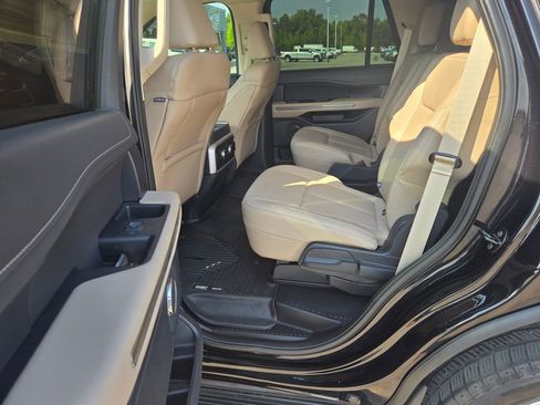 Used 2024 Ford Expedition XLT RWD image 8