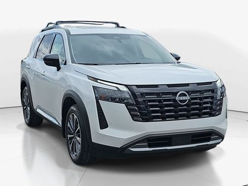 New 2026 Nissan Pathfinder Platinum w/ Cargo Package FWD image 2