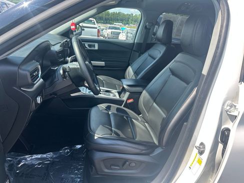 Used 2022 Ford Explorer XLT w/ Equipment Group 202A AWD/4WD image 11