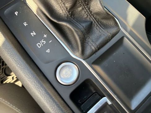 Used 2020 Volkswagen Atlas Cross Sport SE w/ Panoramic Sunroof Package image 15