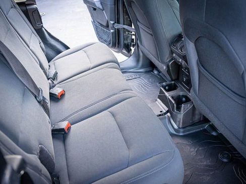 Used 2018 Jeep Wrangler Unlimited Sahara w/ Uconnect 4C Nav & Sound Group image 27