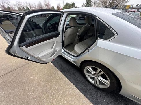 Used 2014 Volkswagen Passat TDI SEL Premium image 14