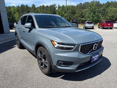 Used 2020 Volvo XC40 T4 Inscription FWD image 3