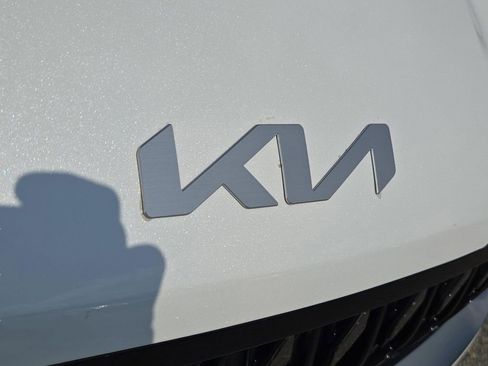 New 2026 Kia Carnival EX image 4