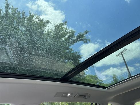 Used 2023 Volkswagen Tiguan SE w/ Panoramic Sunroof Package FWD image 25