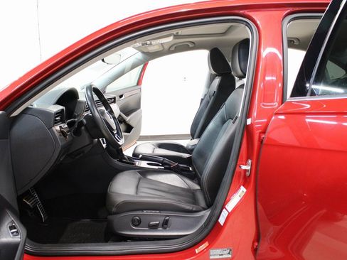 Used 2022 Volkswagen Passat 2.0T image 16