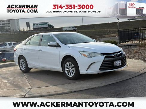 Used 2017 Toyota Camry LE image 1
