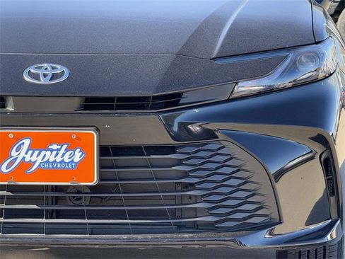 Used 2025 Toyota Camry LE image 9