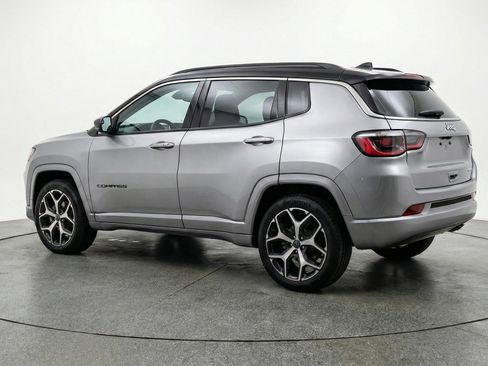 Used 2025 Jeep Compass Limited image 6