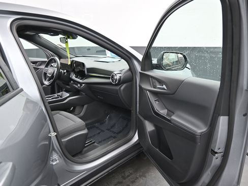 Used 2025 Chevrolet Equinox LT FWD image 21