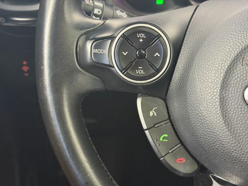 Used 2015 Kia Soul ! w/ Sun & Sound Package FWD image 16
