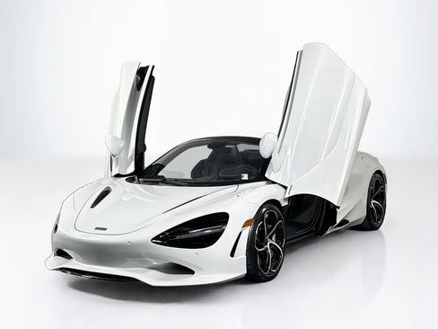 Used 2025 McLaren 750S Spider RWD image 24