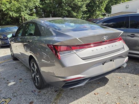 Used 2023 Hyundai Elantra SEL w/ Convenience Package FWD image 3