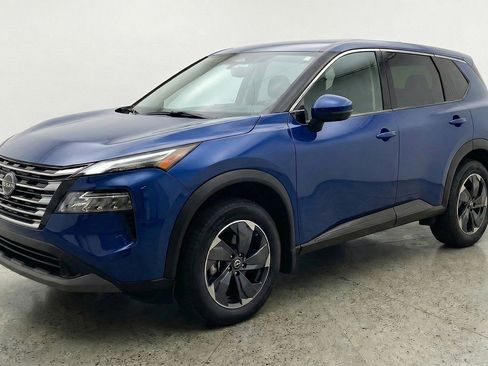 Used 2025 Nissan Rogue SV image 3