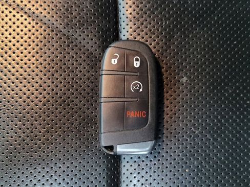 Used 2015 Jeep Grand Cherokee Limited w/ Luxury Group II AWD/4WD image 32