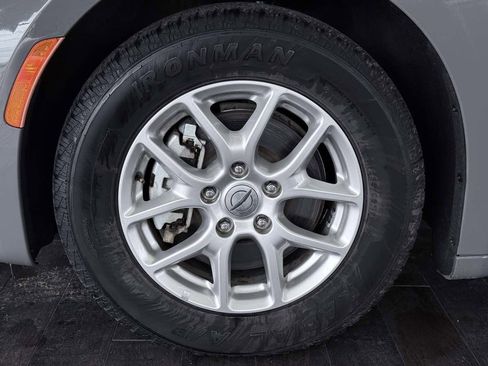 Used 2022 Chrysler Pacifica Touring-L image 27