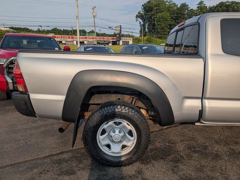Used 2015 Toyota Tacoma 4x4 Access Cab w/ Convenience Package image 8