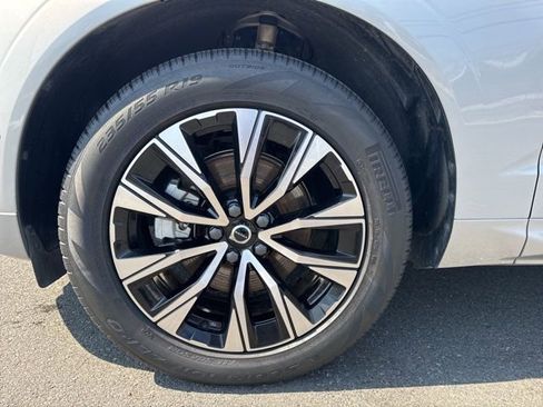 Certified 2025 Volvo XC60 B5 Plus AWD/4WD image 9