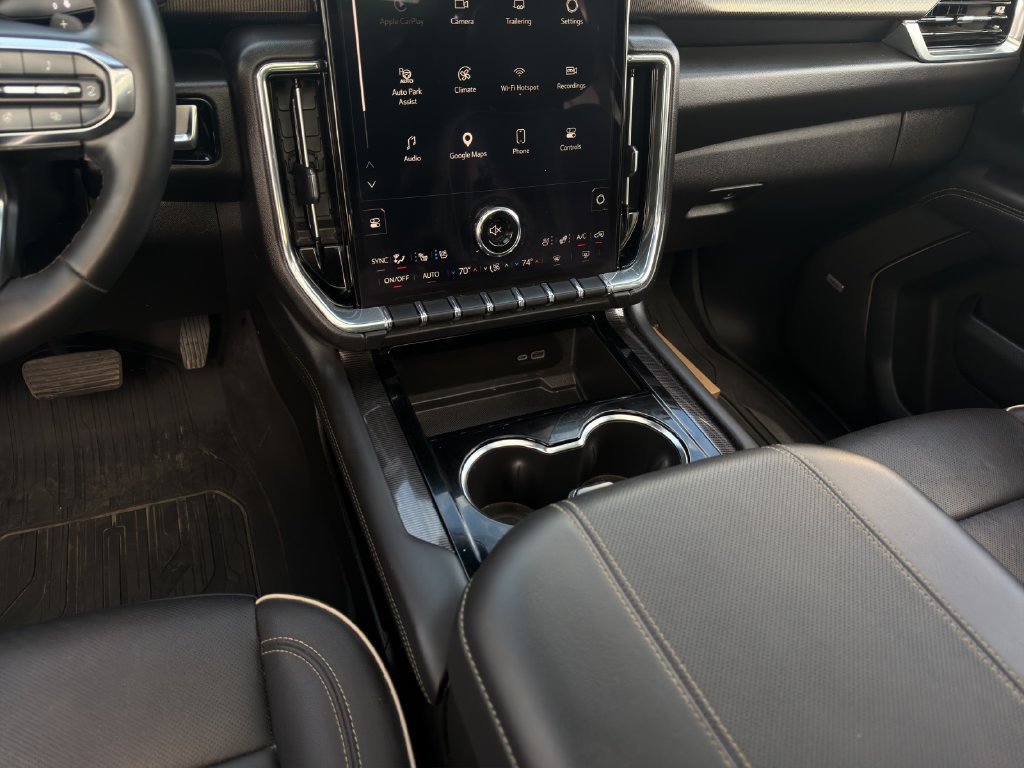 Used 2025 GMC Yukon Elevation w/ Elevation Premium Package AWD/4WD image 15