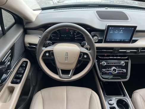 Used 2021 Lincoln Corsair AWD w/ Premium Package image 25