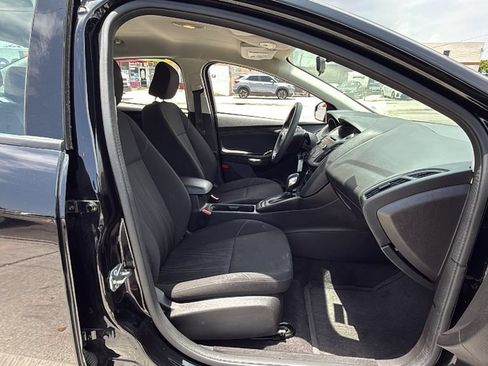 Used 2017 Ford Focus SE FWD image 38