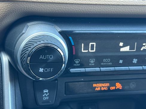 Certified 2022 Toyota RAV4 LE AWD/4WD image 29