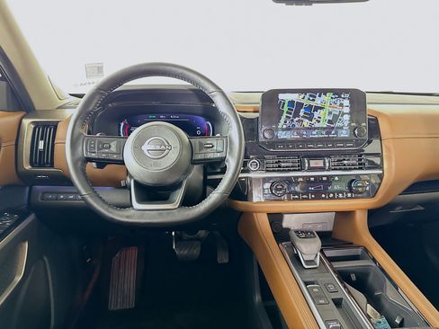 Used 2023 Nissan Pathfinder Platinum image 28