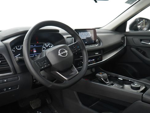 Used 2025 Nissan Rogue SV image 26