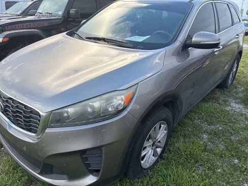 Used 2019 Kia Sorento LX image 1