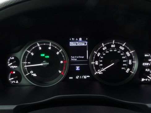 Used 2018 Toyota Land Cruiser image 28