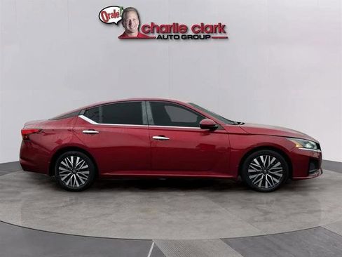 Certified 2023 Nissan Altima 2.5 SV image 6