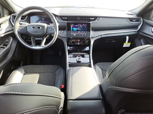 New 2025 Jeep Grand Cherokee L Altitude image 12