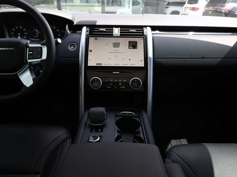 Used 2024 Land Rover Discovery S AWD/4WD image 27