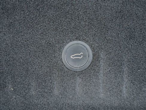 Used 2022 Tesla Model S Plaid image 10