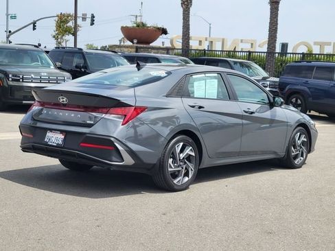 Certified 2025 Hyundai Elantra SEL FWD image 4