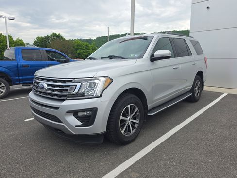 Used 2018 Ford Expedition XLT w/ Equipment Group 202A AWD/4WD image 8