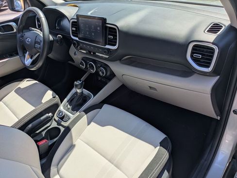Used 2025 Hyundai Venue SEL FWD image 29