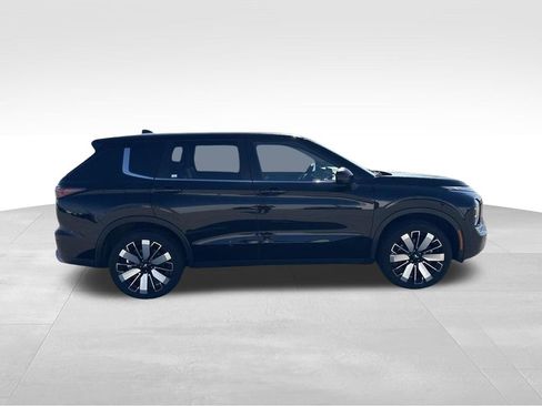 Used 2025 Mitsubishi Outlander SE FWD image 14