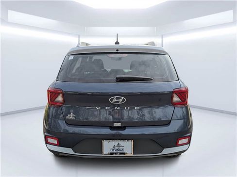 Used 2025 Hyundai Venue Limited image 4