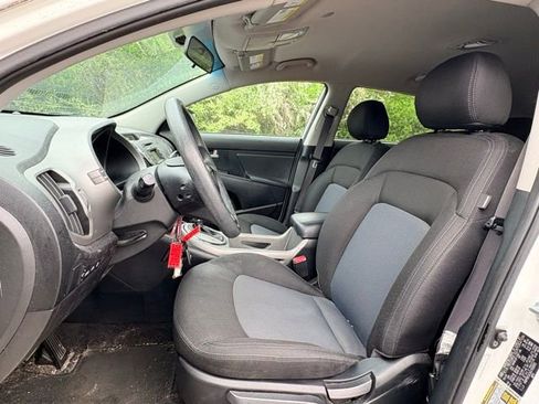 Used 2016 Kia Sportage LX AWD/4WD image 9