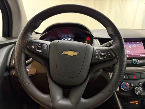 Used 2020 Chevrolet Trax LT AWD/4WD image 38